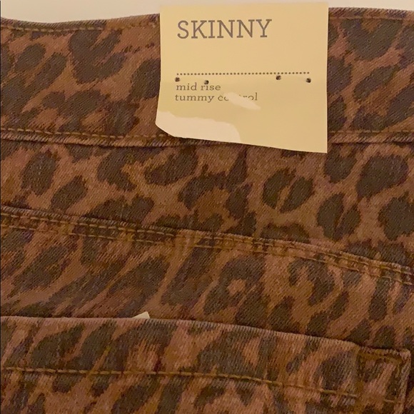 Curvy-Fit Skinny Printed Jeans Wild Puma Print - Picture 8 of 8